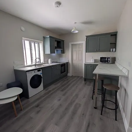 Seaside Retreat - 4 Guests - Fireplace - Parking