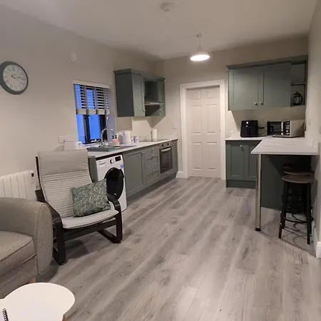Daire Seaside Retreat - 4 Guests - Fireplace - Parking *