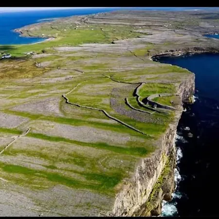 - Sleeps 4 - Near Aran Islands - Parking Apartamento Galway