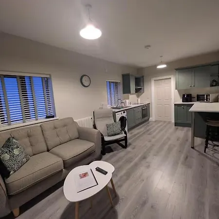 Seaside Retreat - 4 Guests - Fireplace - Parking Daire *