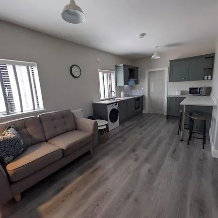 Daire Seaside Retreat - 4 Guests - Fireplace - Parking *