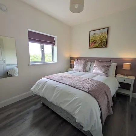 Seaside Retreat - 4 Guests - Fireplace - Parking *