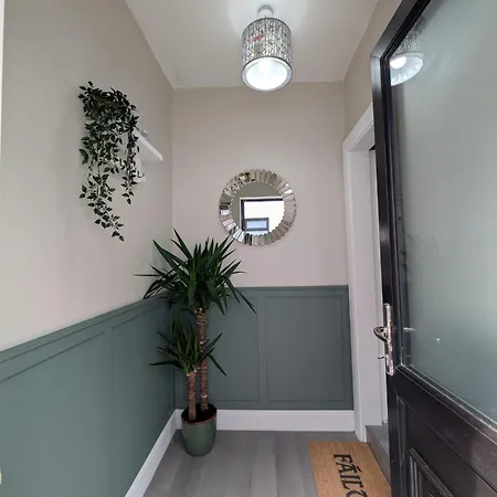 Seaside Retreat - 4 Guests - Fireplace - Parking Galway