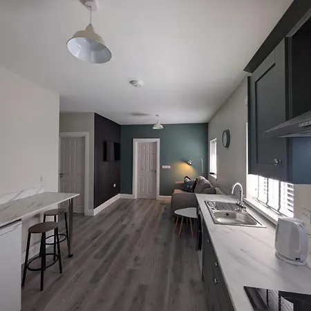 Seaside Retreat - 4 Guests - Fireplace - Parking Daire *
