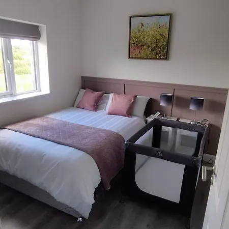 - Sleeps 4 - Near Aran Islands - Parking